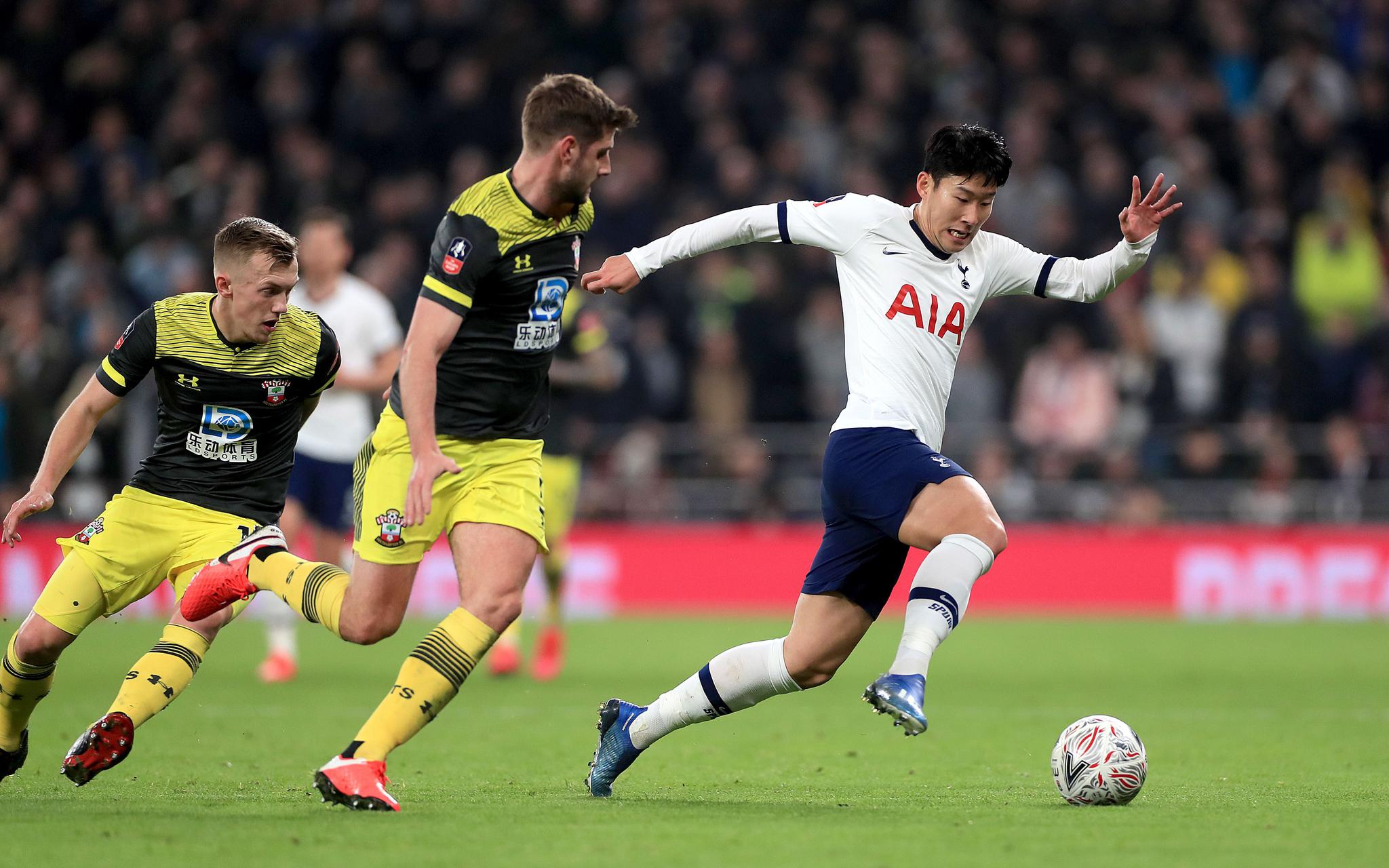 星空体育-日本国家队训练开放日，今晨复出首秀引观众欢呼，德国杯在即，球探报告显示潜力(德国vs日本世界杯)