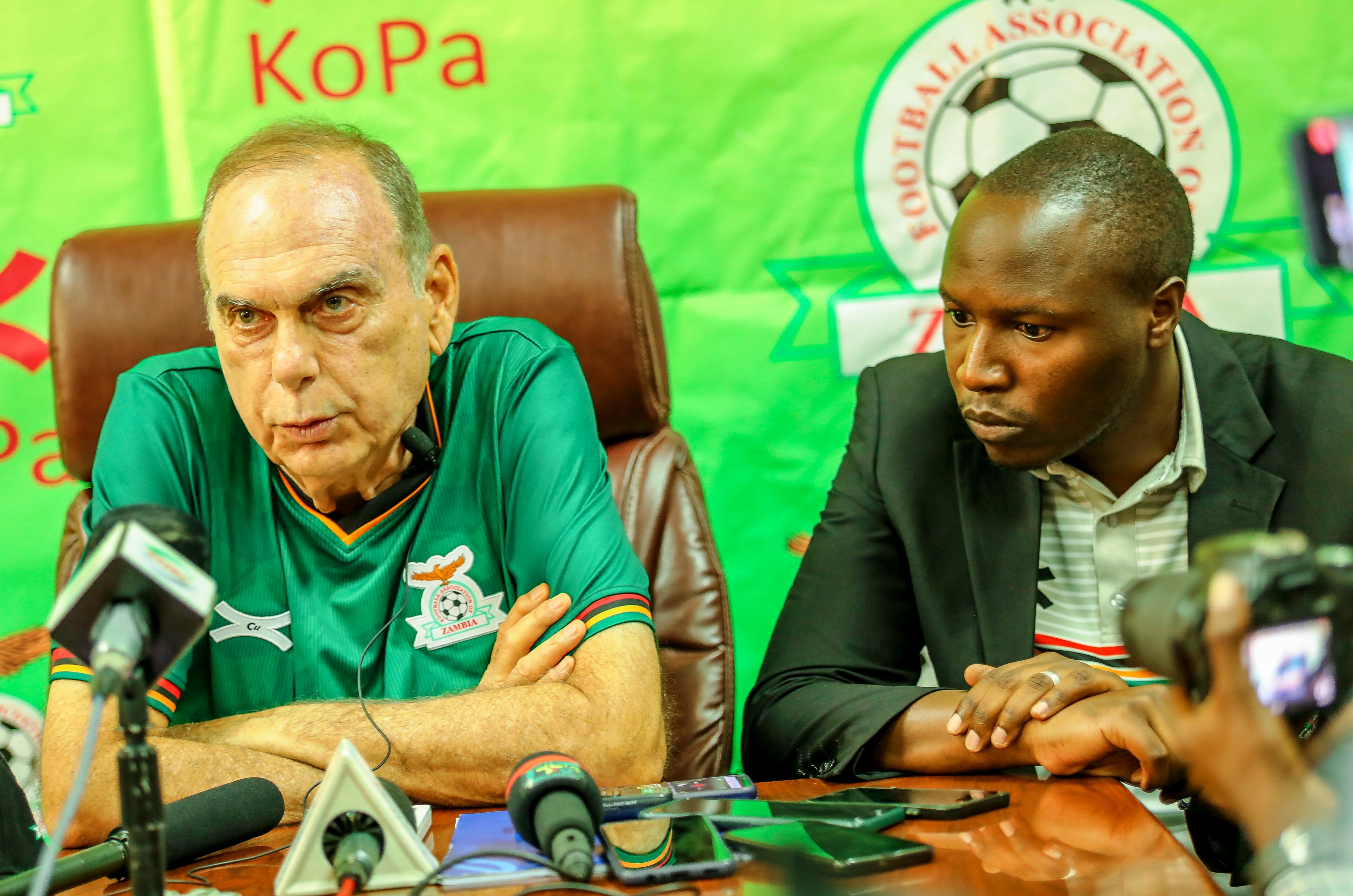 包含赛后体能课后，拜仁慕尼黑内部沟通备战中超，话题不断，球队文化再被提及的词条